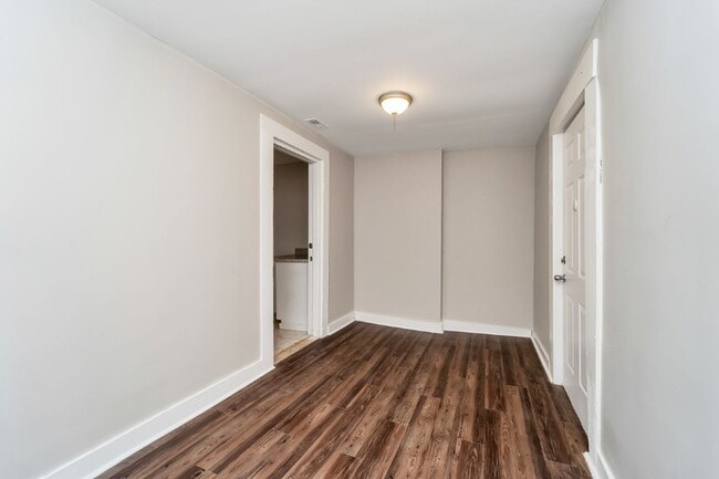 Building Photo - Cozy, Stylish, and Newly Renovated in the ...