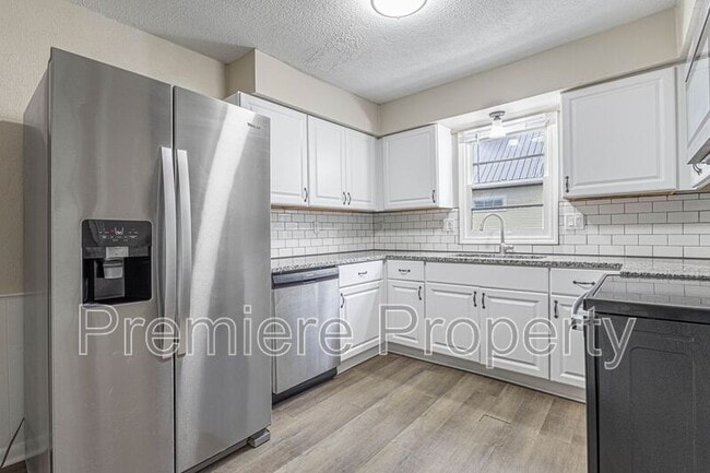 Building Photo - 334 W Sea Ave