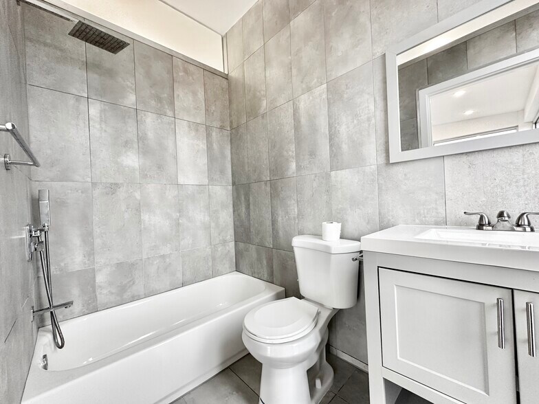 Building Photo - 1500 N 8th St