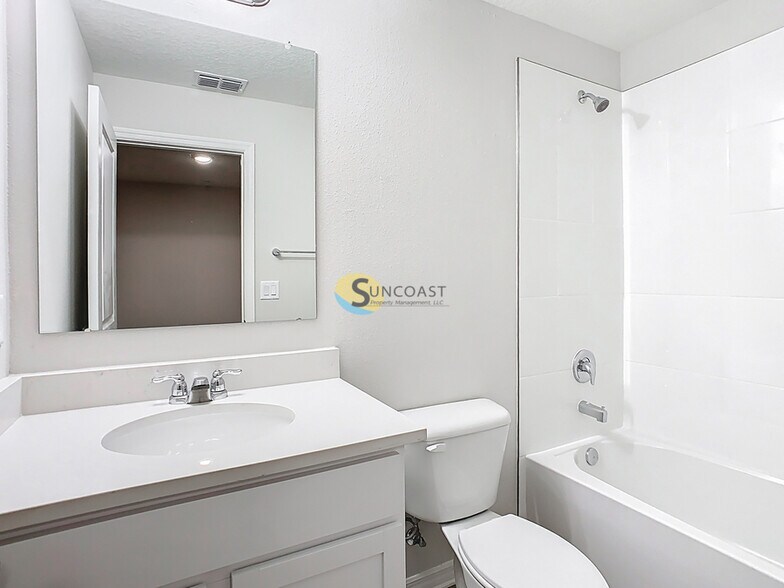 Building Photo - 3821 SW 43rd Ct