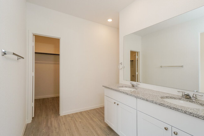 Building Photo - 15115 Nettleton Ml