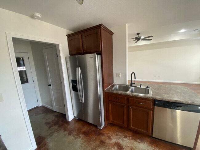 Building Photo - 3bed/2bath Home close to ASU and NEA Baptist Hospital!