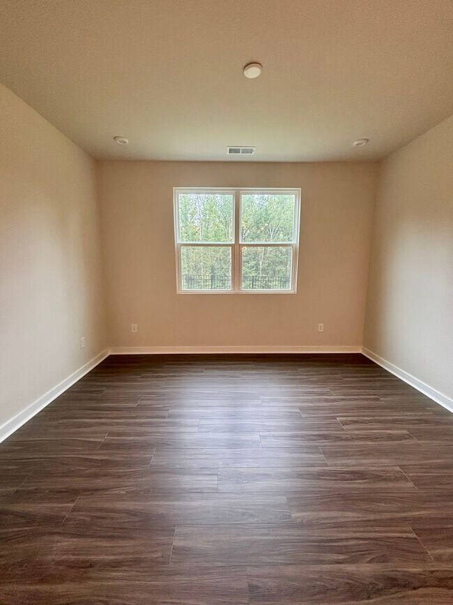 Building Photo - Beautiful, New Construction Townhouse in G...