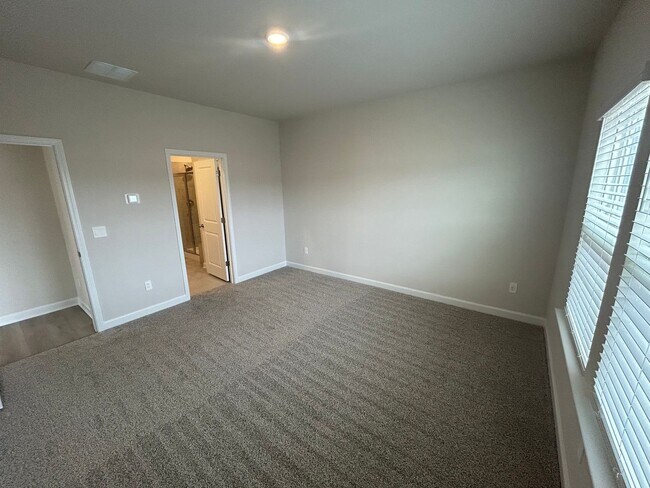 Building Photo - 6009 Port Royal St