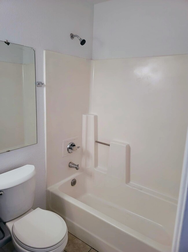 Upstairs Bath - 5441 W Friess Dr