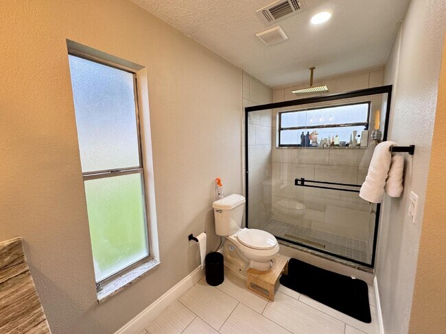 Building Photo - Stylish 3-Bedroom Home with Solar Panels, Modern Upgrades & Pet-Friendly