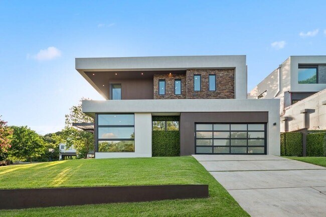 Building Photo - 3500 Cactus Wren Way