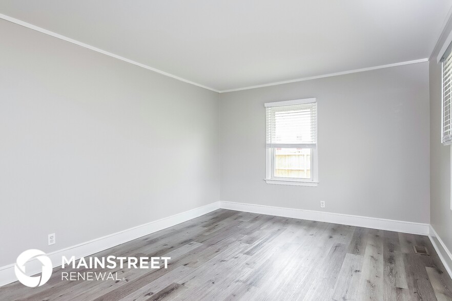 Building Photo - 515 Forrest St