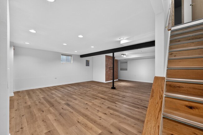 Building Photo - 1301 Brookfield Dr