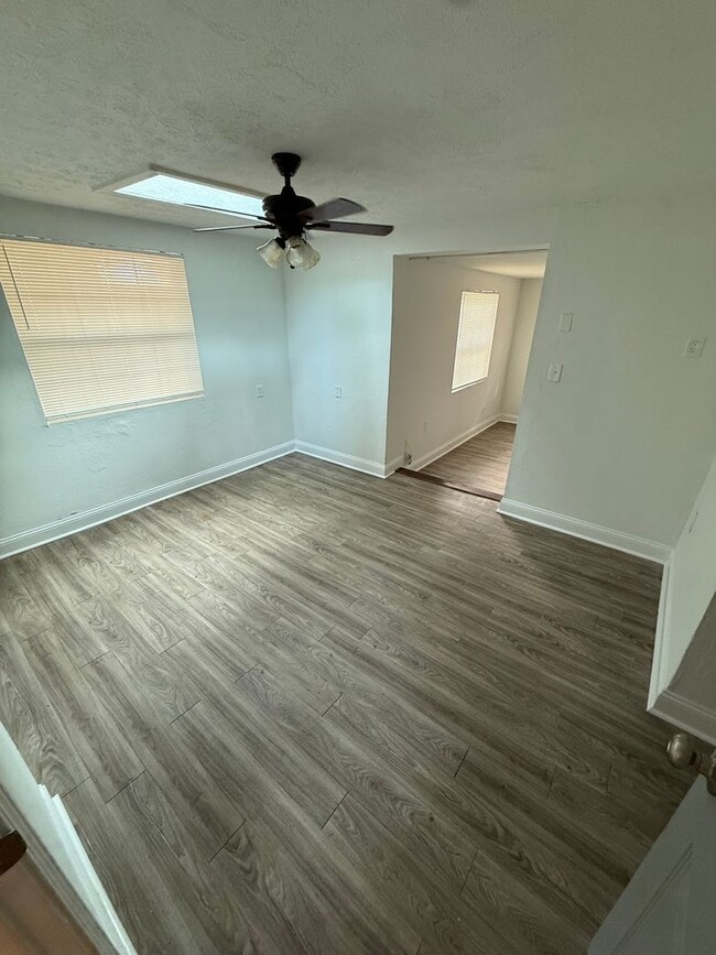 Building Photo - 325 Mayo St