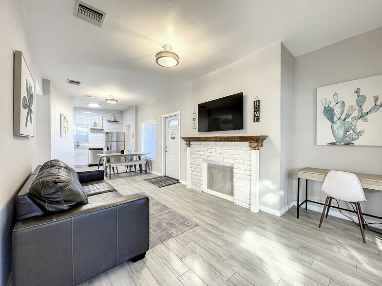 Living room with smart tv and workstation - 1500 Davie Blvd