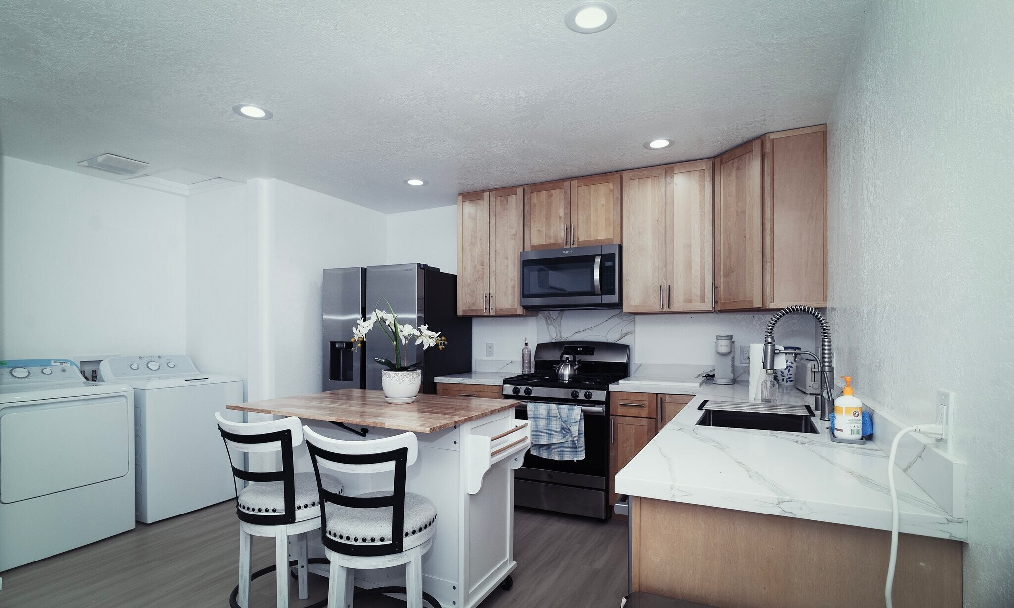 Building Photo - 730 Sunset Pkwy