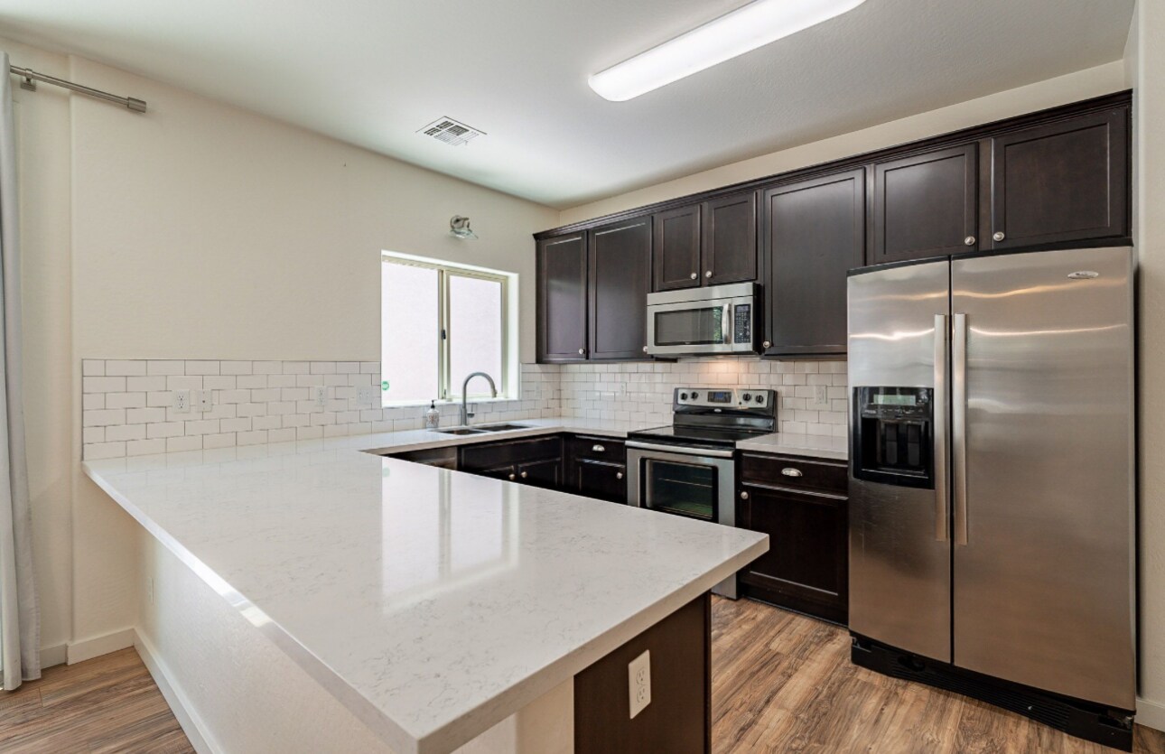 Building Photo - 1061 S Hawk Ln