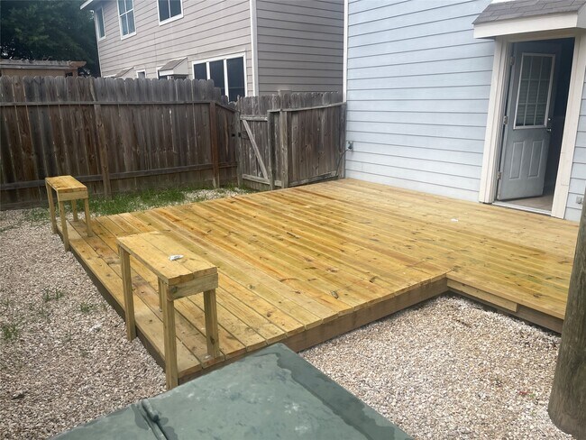 Building Photo - 5815 Vinemont Ln