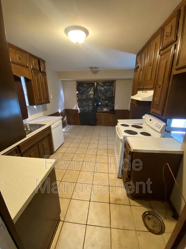 Building Photo - 1505 Pine Tree Dr