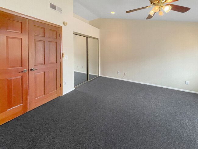 Building Photo - 379 N Mentor Ave