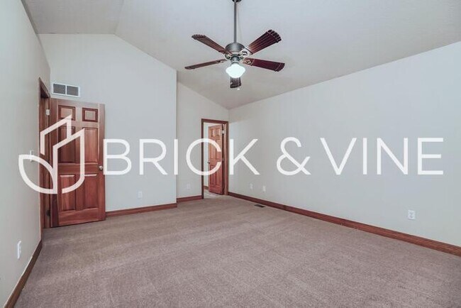 Building Photo - 362 Millett Dr