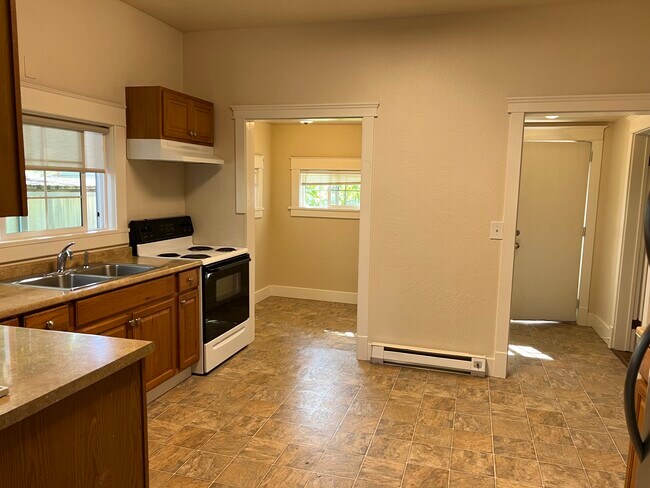 Kitchen w/breakfast nook on right laundry on left - 418 E Reid Ave