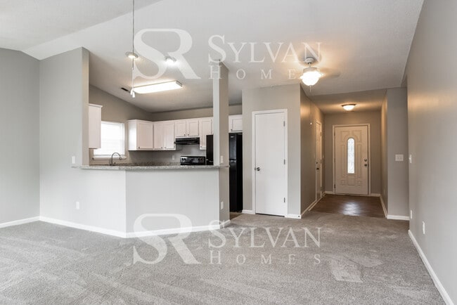 Building Photo - This home exudes a cheerful and welcoming ...