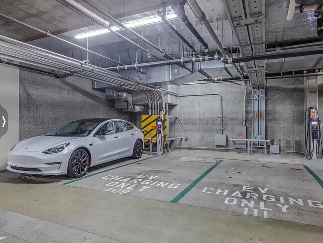 Charging station - 425 W Beech