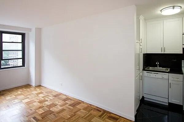 Building Photo - 320 E 23rd St