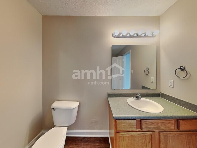 Building Photo - 960 Foxtail Ct