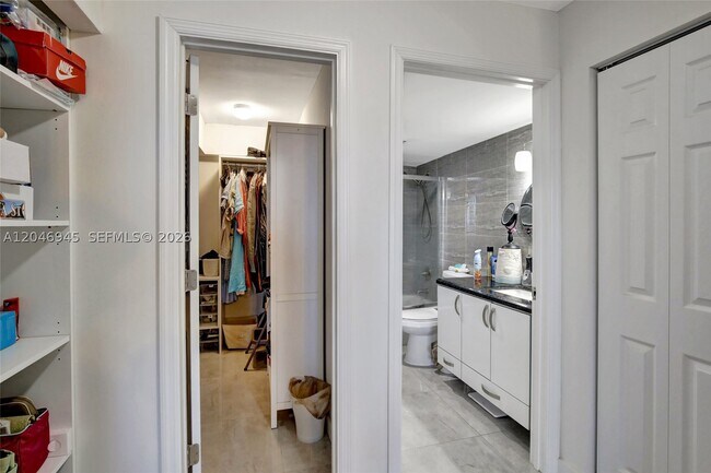 Building Photo - 20515 E Country Club Dr