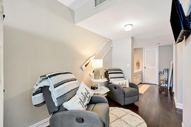 Building Photo - 100 S Beach Rd