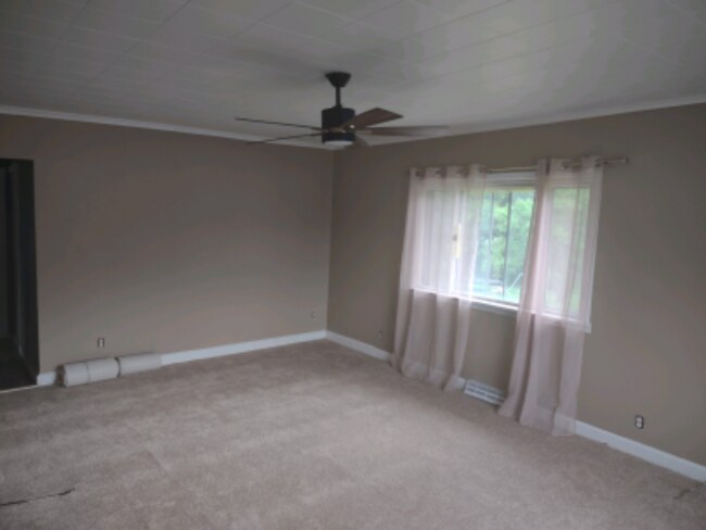 Building Photo - 105 Maher St