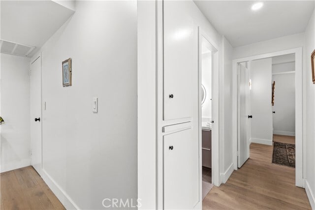 Building Photo - 818 N Doheny Dr