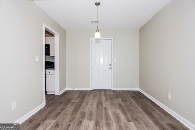 Building Photo - 5454 Northcut Dr