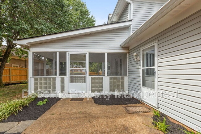 Building Photo - 5120 English Village Dr