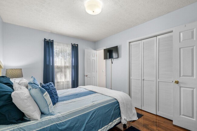 Building Photo - 4 Bed/2 Bath Furnished Single Family Home in Surfside 1 Mile to the Beach By Golf Cart!