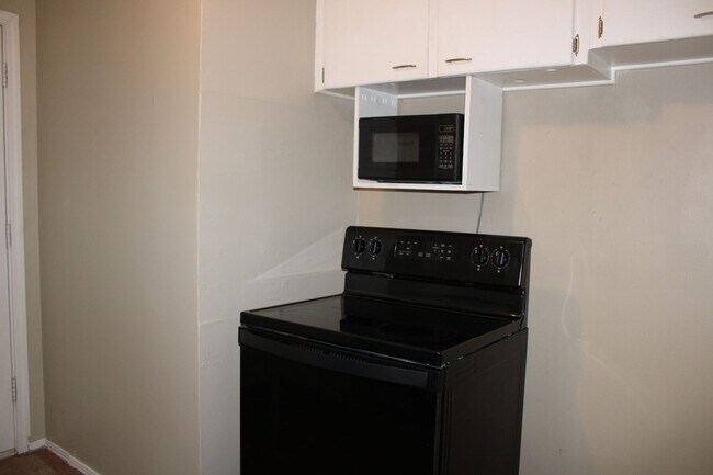 Building Photo - 3 Beds - Tinker Close