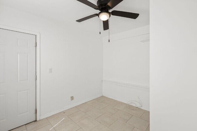 Building Photo - Home For Rent in St Pete!