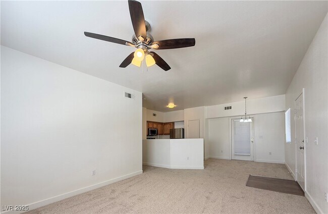 Building Photo - 3400 Cabana Dr