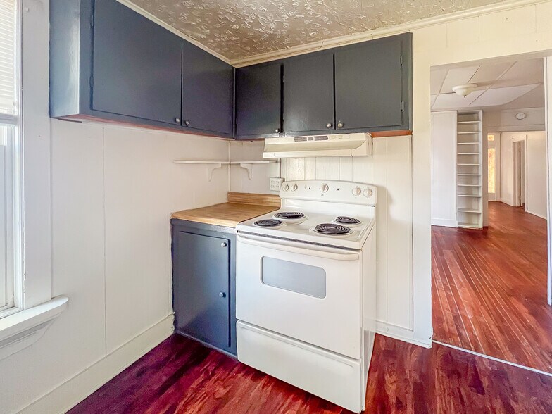 Building Photo - 142 Windsor Ave