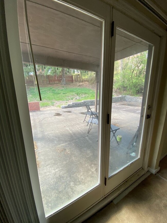 Building Photo - AVAILABLE MAY 2026 - Check out this 2 Bedroom Home w/ Garage in Duquesne Heights!