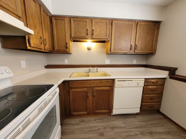 Building Photo - 1761-1763 E Lacona Avenue