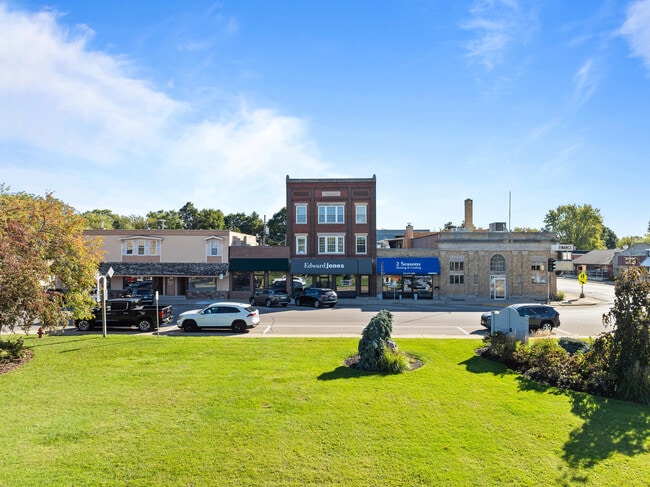 Building Photo - 106 N Main St