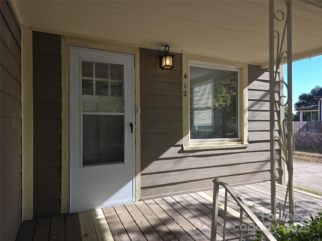 Building Photo - 412 Park Ave