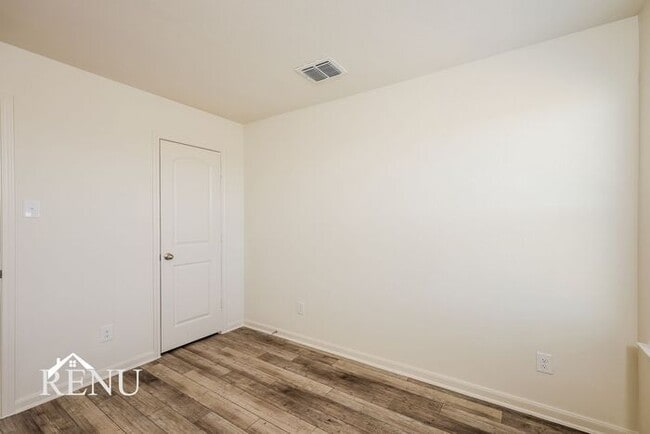 Building Photo - 11018 Yonder Flts