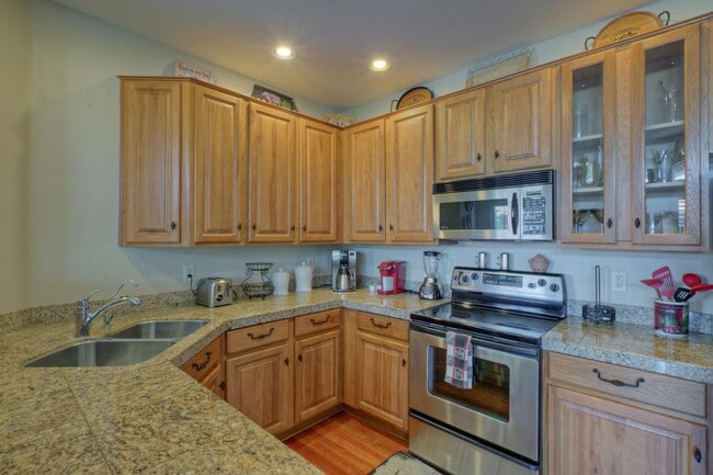 Building Photo - 14000 N 94th St