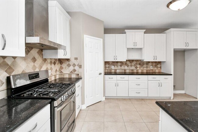 Building Photo - 8522 Chancellorsville Ln
