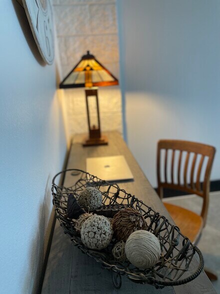 DESK/WORK AREA - 475 S Hickory St