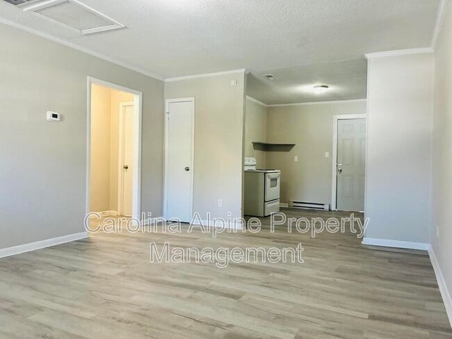 Building Photo - 409 Morton St