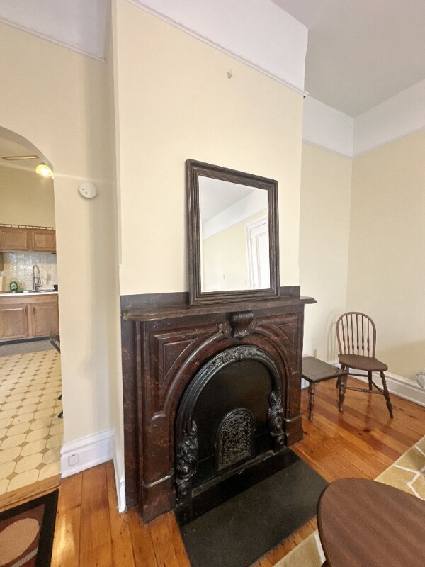 Building Photo - 573 Bloom St