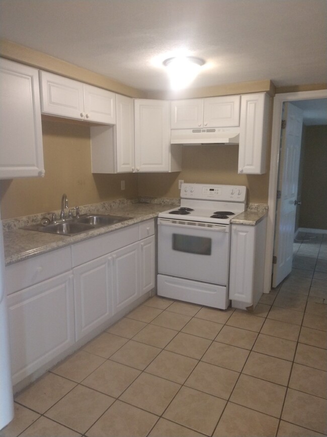 Building Photo - "Charming 2-Bed/1 Bath on Hacienda Way"