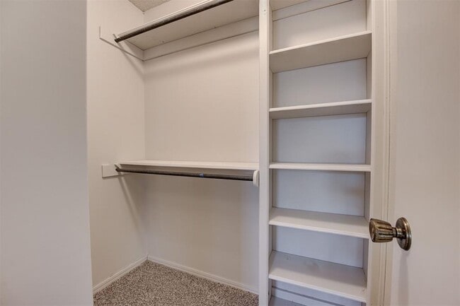 Building Photo - 524 Sherwood Ln