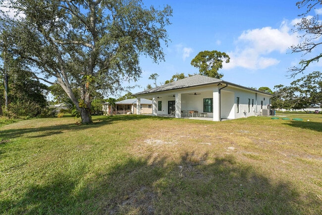 Building Photo - 6607 Deland Ave